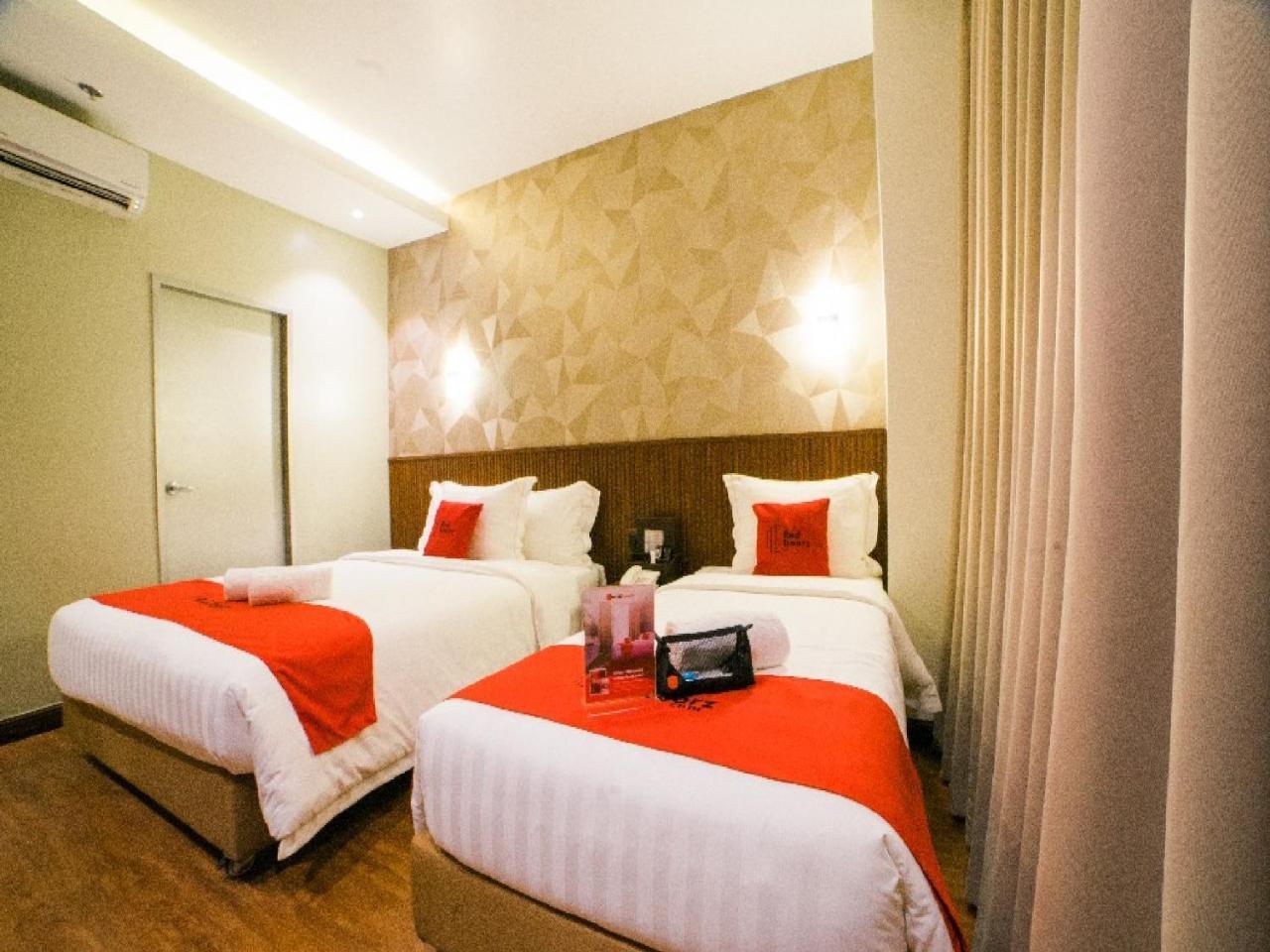 Reddoorz Premium @ South Triangle Quezon City Cidade Quezon Exterior foto