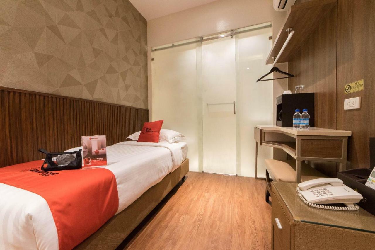 Reddoorz Premium @ South Triangle Quezon City Cidade Quezon Exterior foto